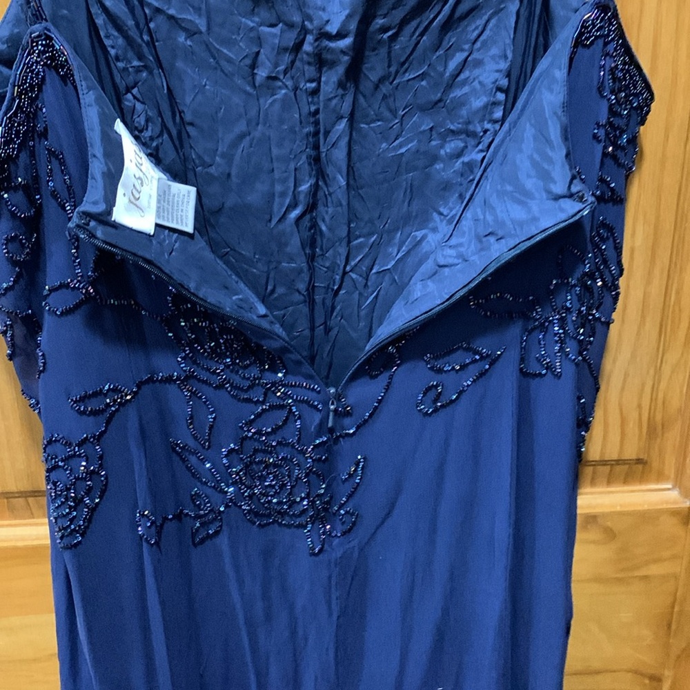 Dress - Picture 9 of 10